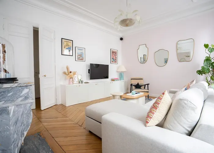 Guestready - A Classic Touch Of Parisian Glamour *