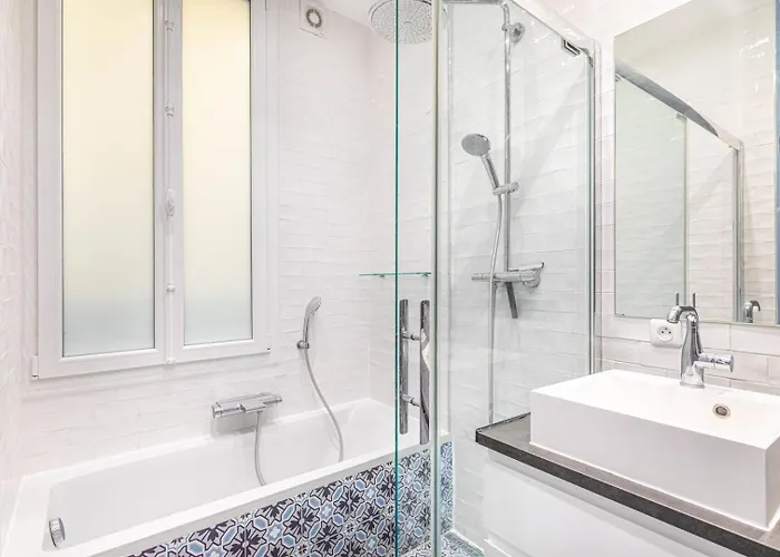 Guestready - A Classic Touch Of Parisian Glamour *