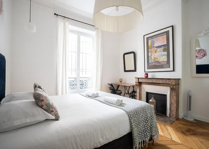 Guestready - A Classic Touch Of Parisian Glamour